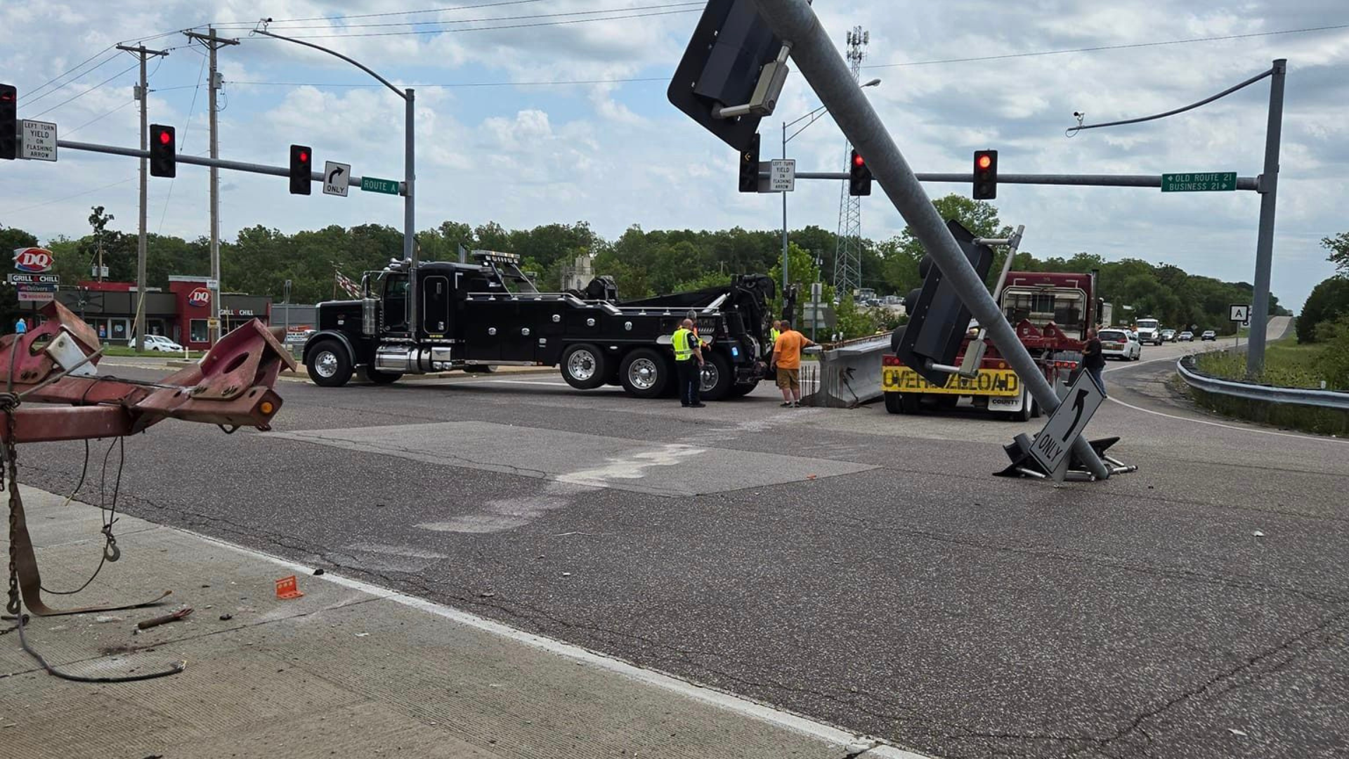 Truck Carrying Concrete Beam Strikes Traffic Signal